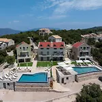 Thisefs Luxury Kefalonia Aparthotel *