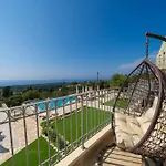 Thisefs Luxury Kefalonia Aparthotel