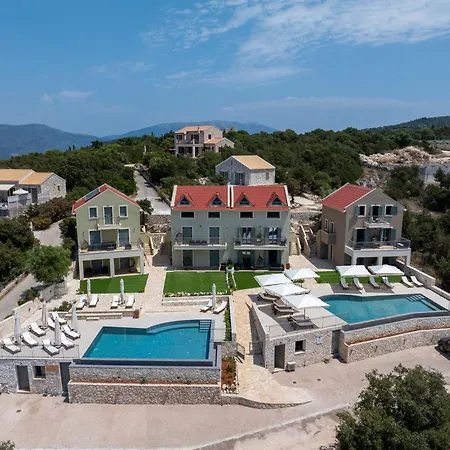 Thisefs Luxury Kefalonia アパートホテル 4*