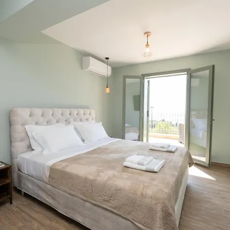Thisefs Luxury Kefalonia アパートホテル 4*