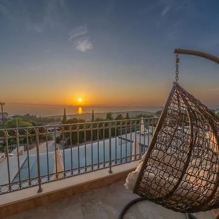 Thisefs Luxury Kefalonia アパートホテル 4*