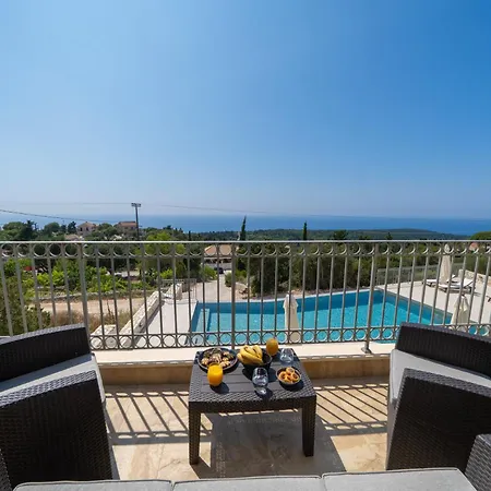 Thisefs Luxury Kefalonia アパートホテル 4*